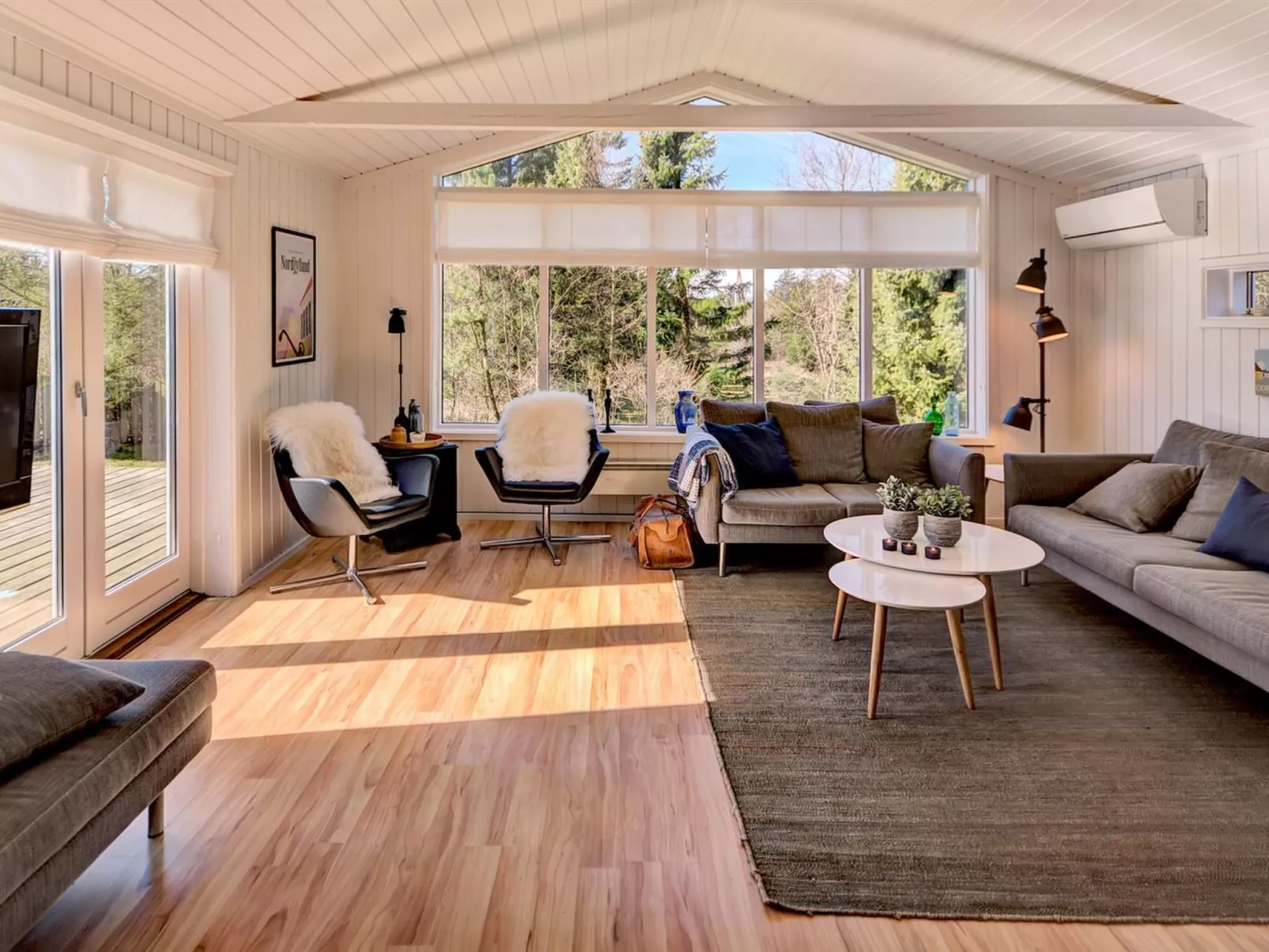 "Bylgja" - 1.7km from the sea-Binnen