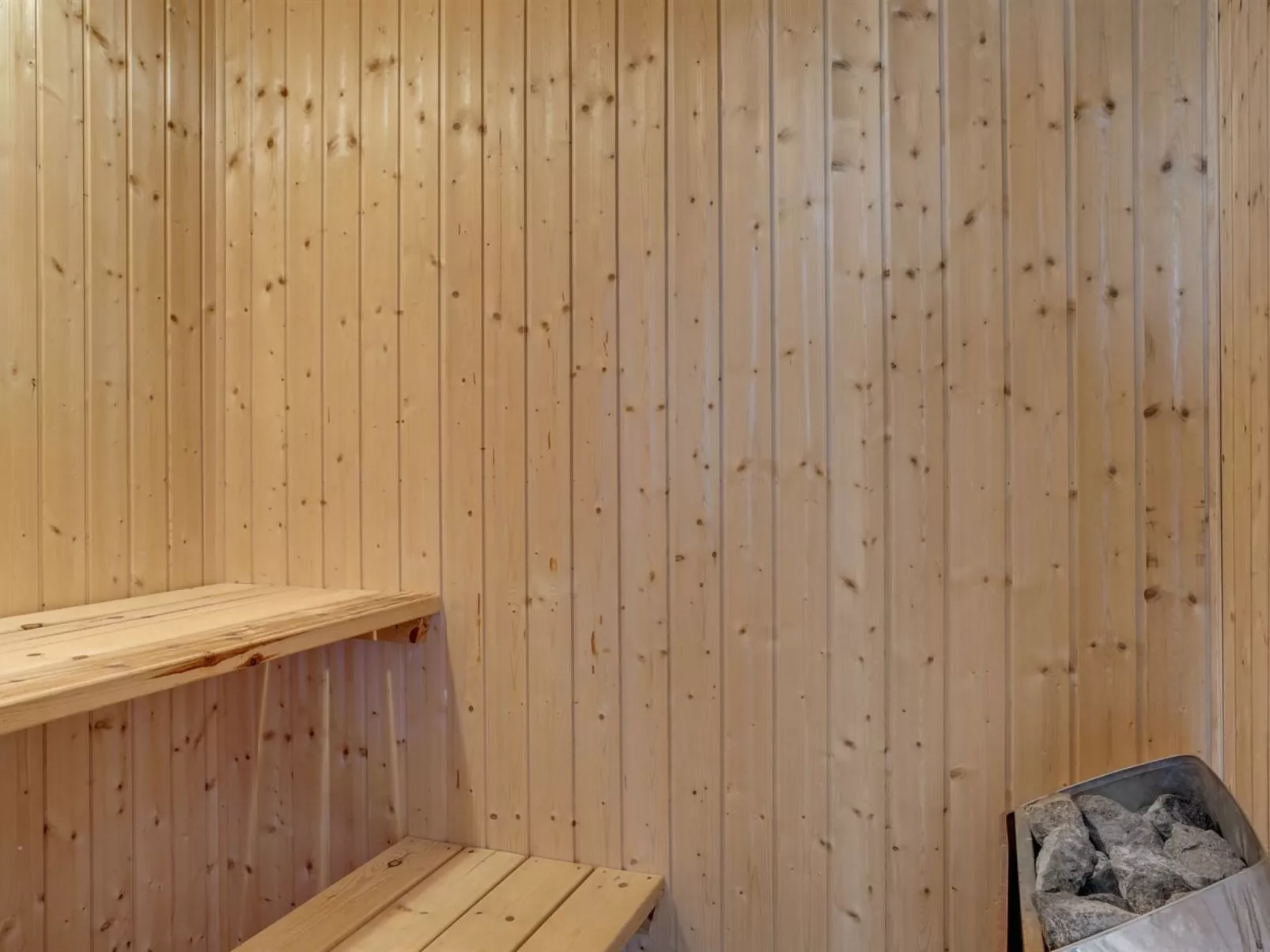 "Mirjami" - 95m from the sea-Binnen