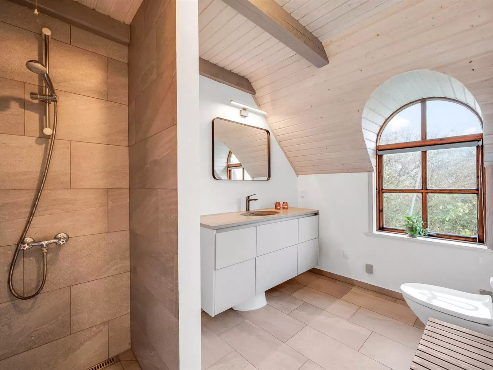 "Vangja" - 700m to the fjord-Binnen