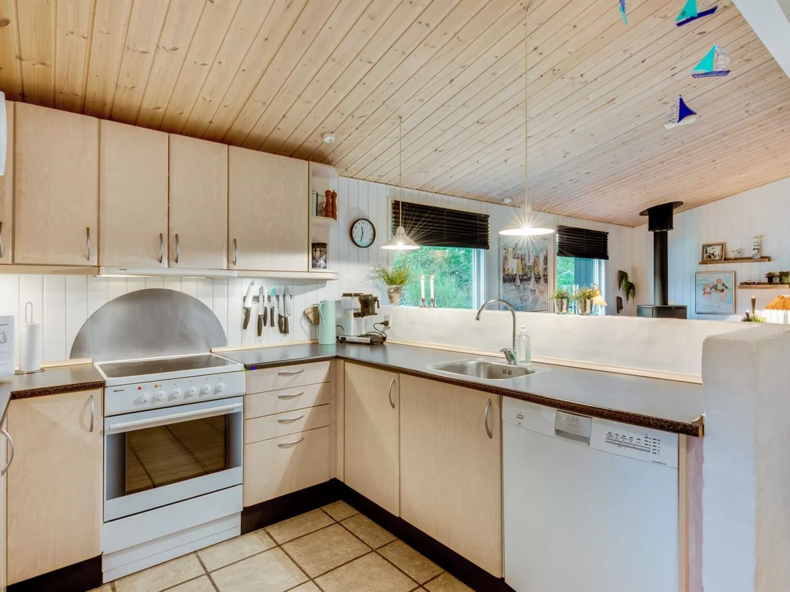 "Emeline" - 1.7km from the sea-Binnen