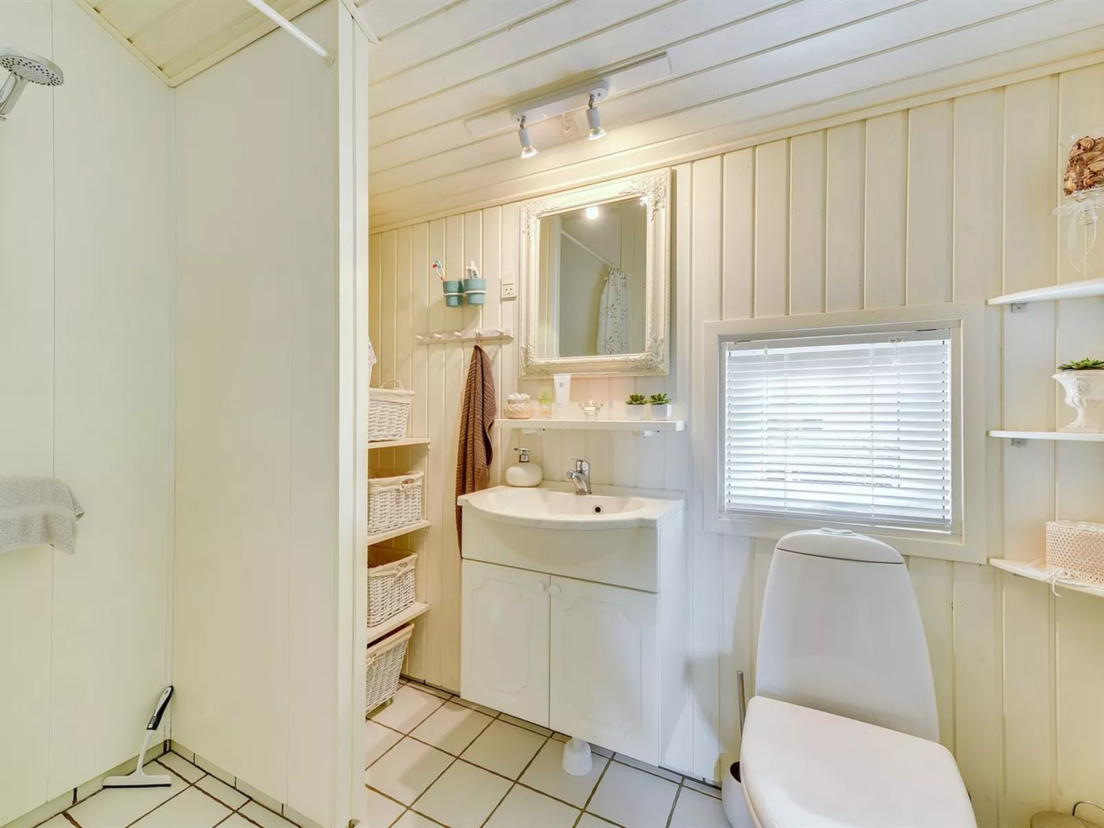 "Thrond" - 200m from the sea-Binnen