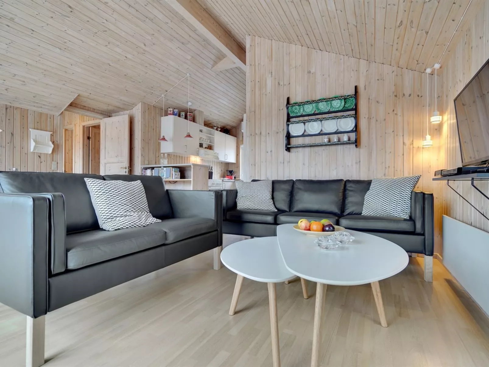 "Halla" - 200m to the fjord-Binnen