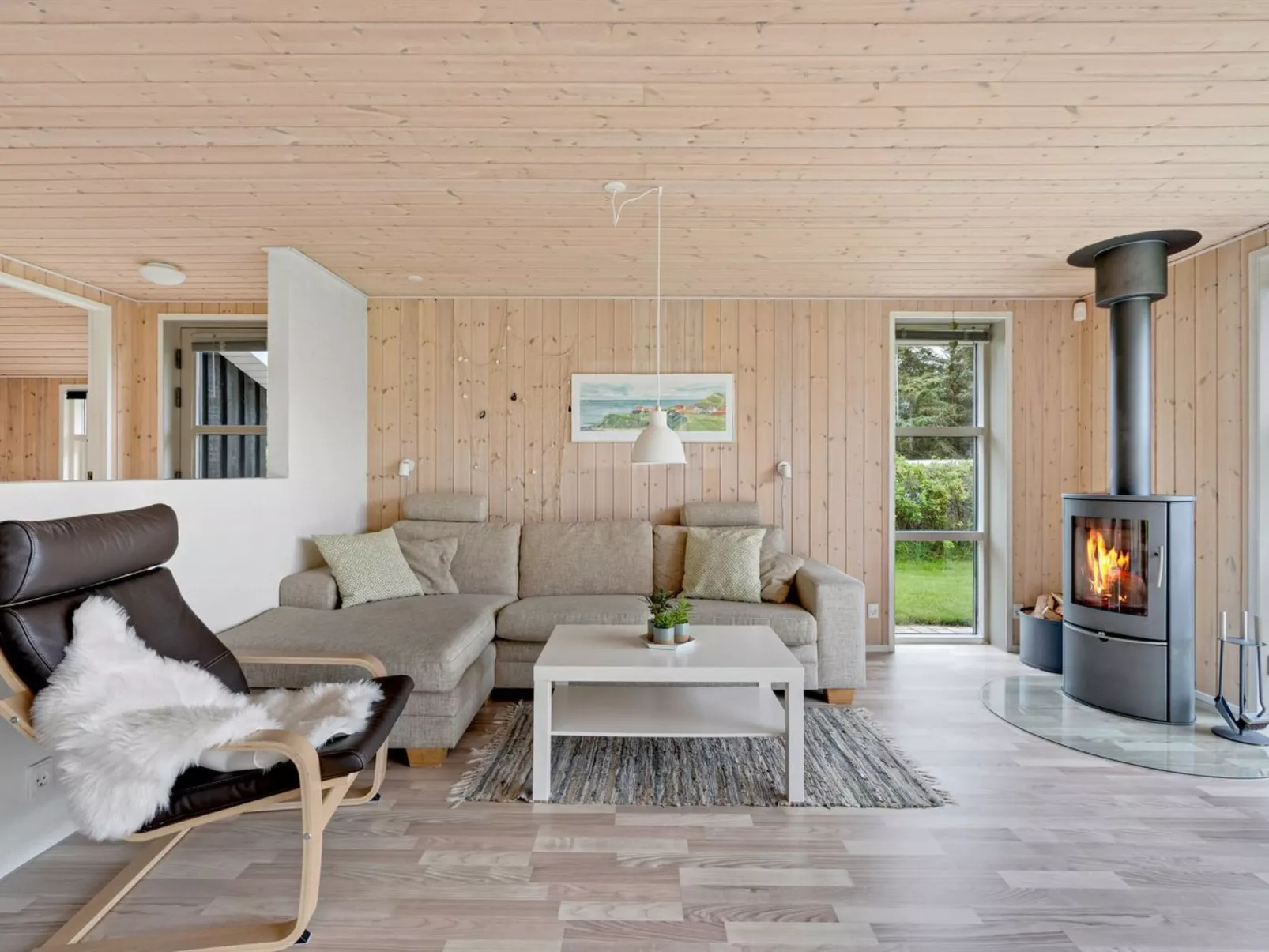 "Into" - 400m from the sea-Binnen