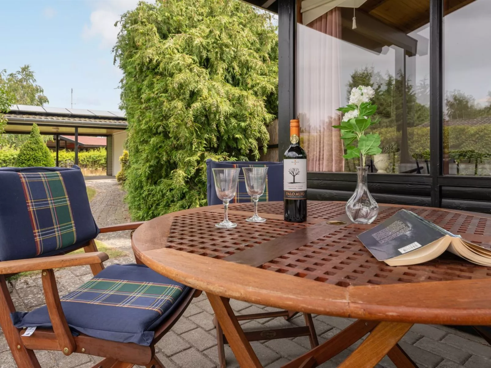 "Siem" - 650m from the sea-Buiten