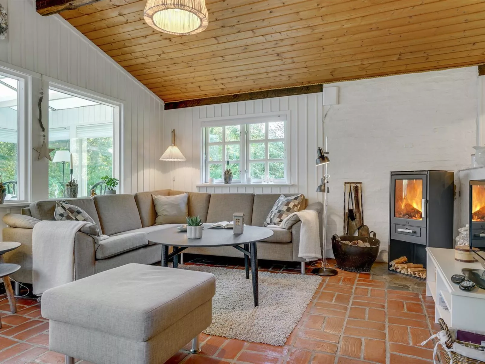 "Arnborg" - 2km from the sea-Binnen