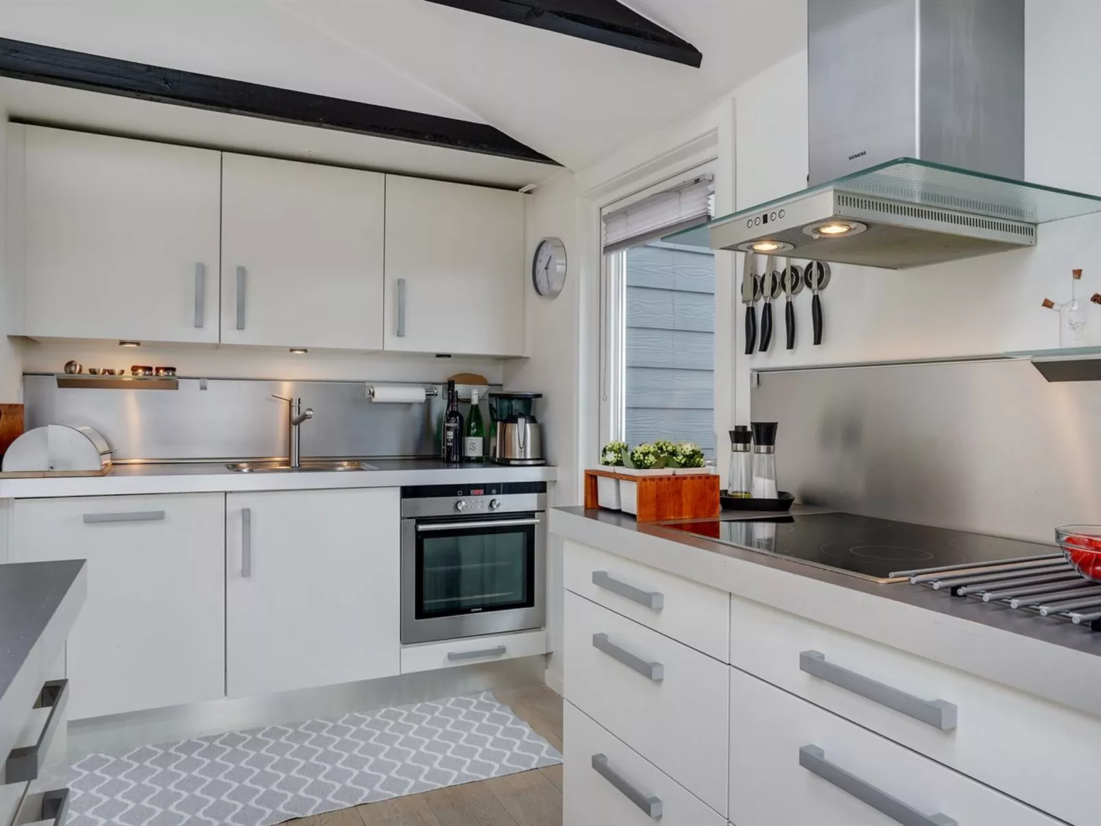 "Kuno" - 300m from the sea-Binnen