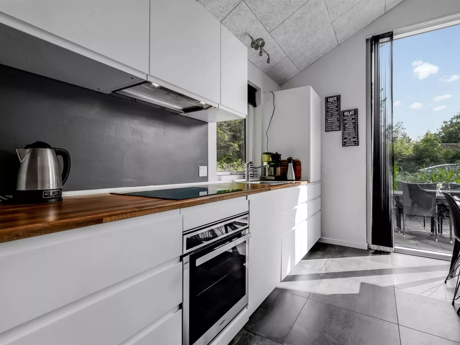 "Sunja" - 450m from the sea-Binnen