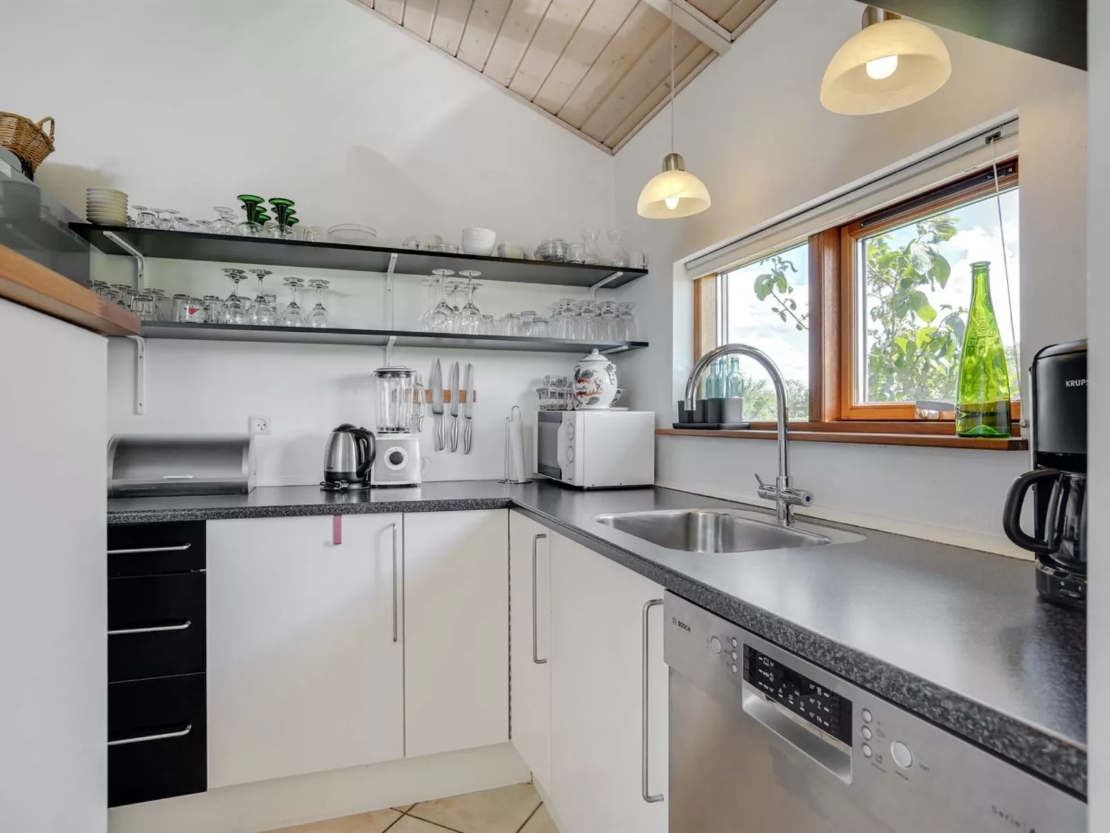 "Gudmunda" - 200m to the fjord-Binnen