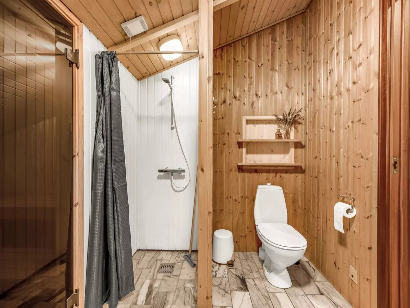 "Sunneva" - 1km from the sea-Binnen