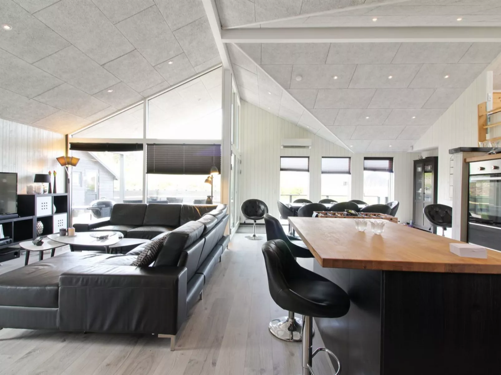 "Aldina" - 1.5km from the sea-Binnen