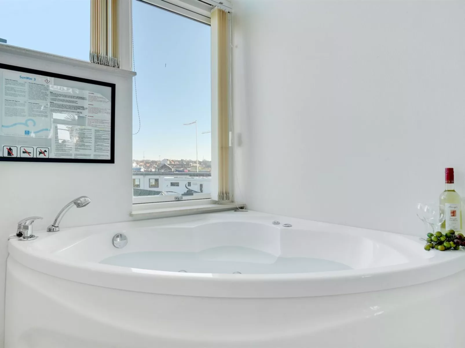 "Lucjan" - 50m from the sea-Binnen