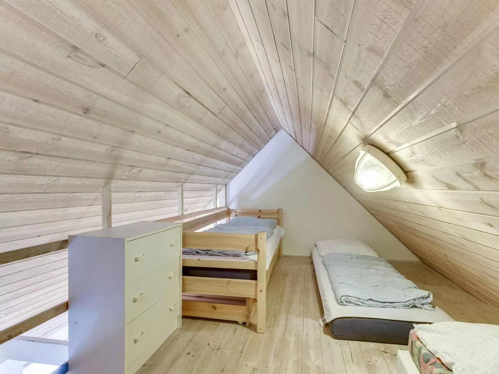 "Laetitita" -  from the sea-Binnen