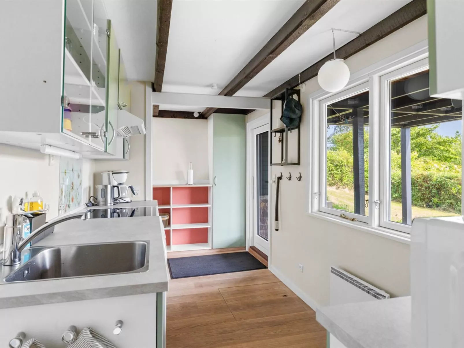 "Chayton" - 450m from the sea-Binnen