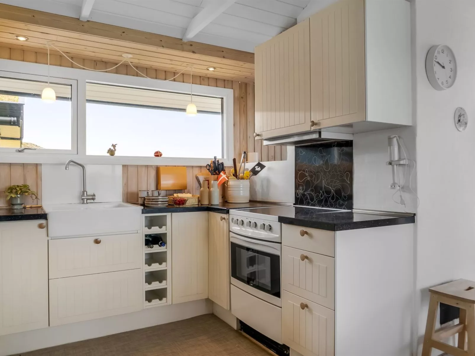 "Aatu" - 360m from the sea-Binnen