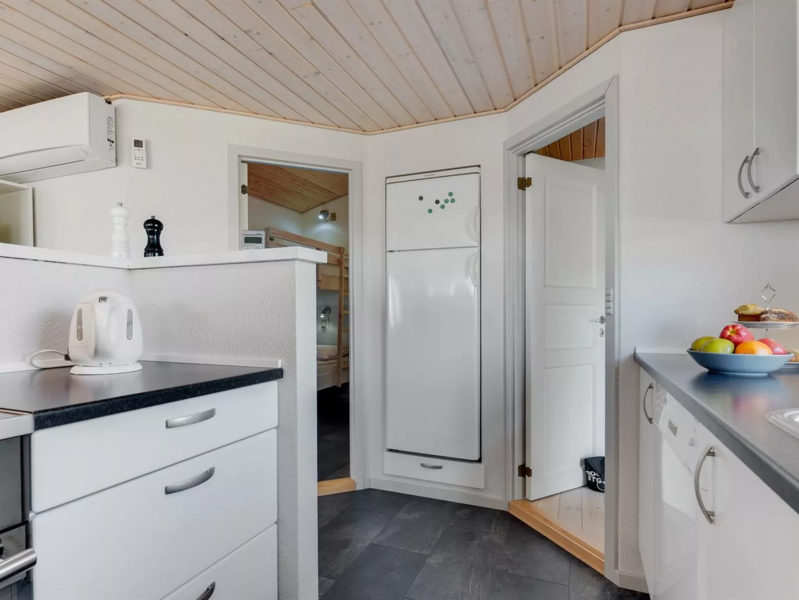 "Haraldina" - 350m to the fjord-Binnen