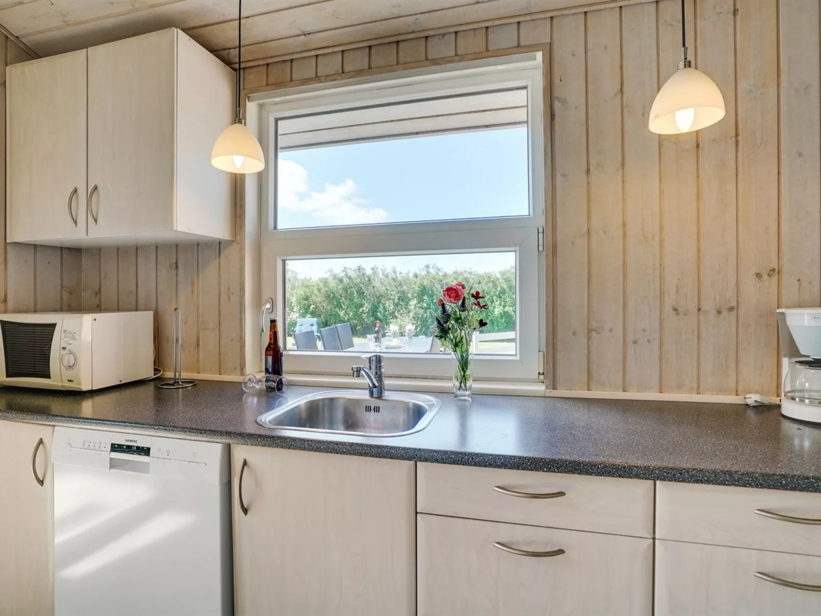 "Kajana" - 400m from the sea-Binnen