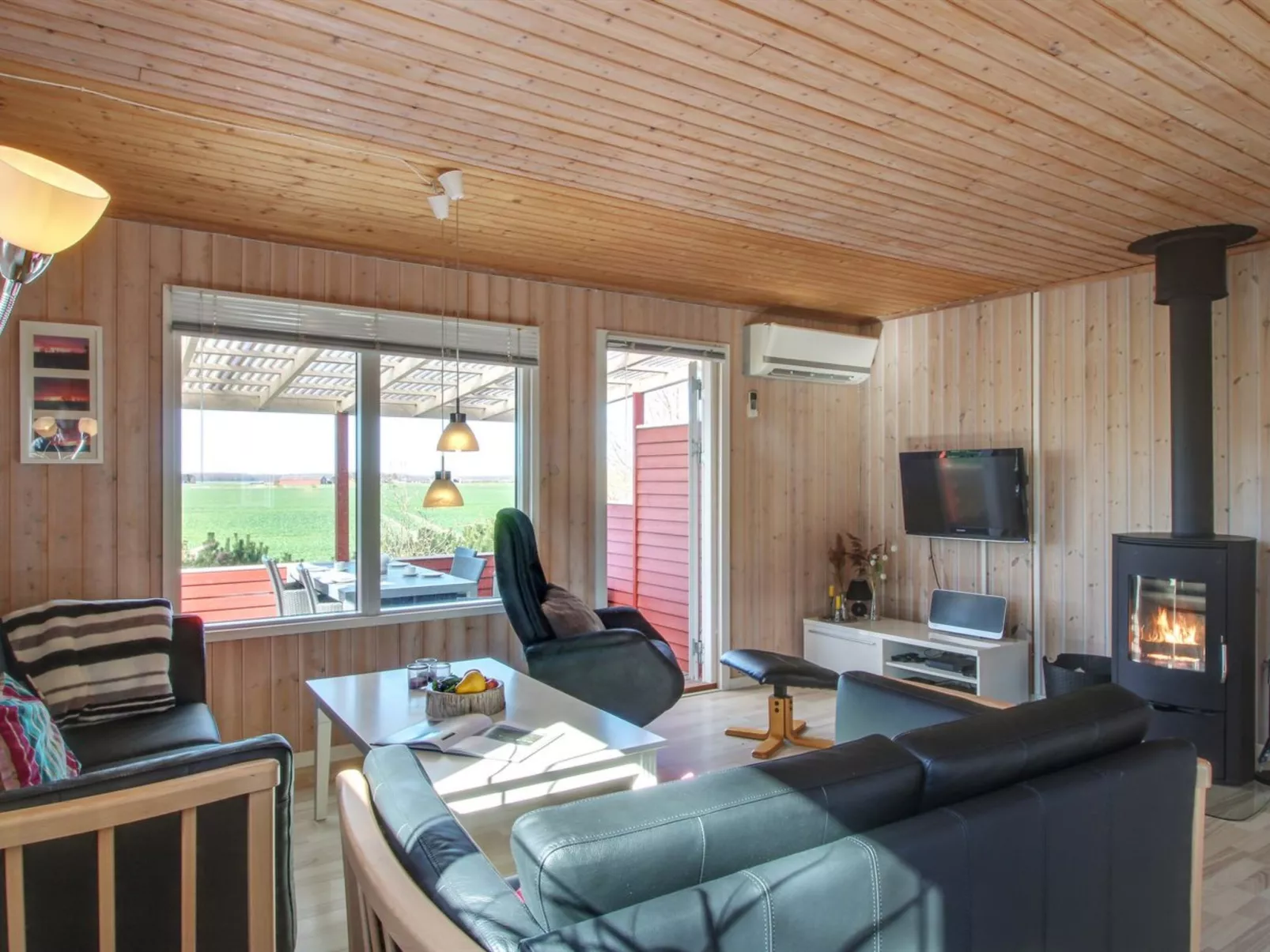 "Yanne" - 400m from the sea-Binnen