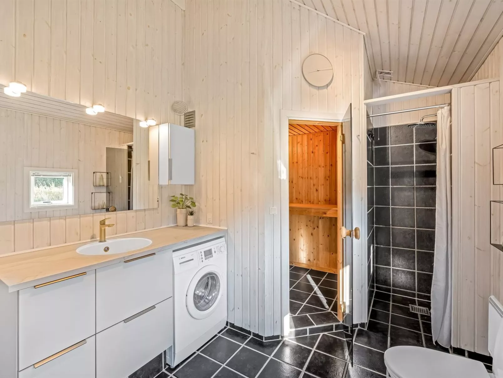 "Sviðandi" - 1.5km from the sea-Binnen