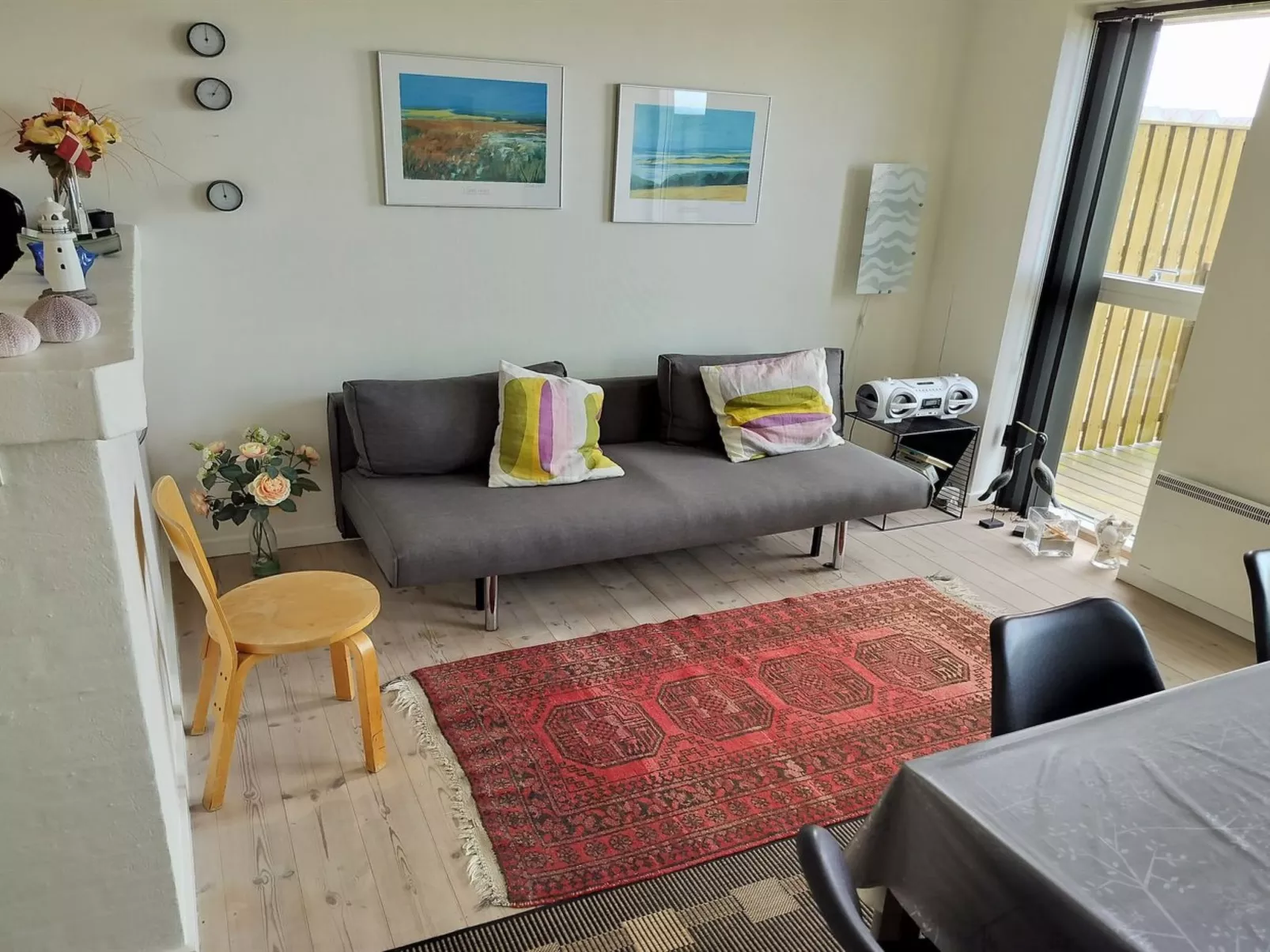 "Line" - 10m from the sea-Binnen