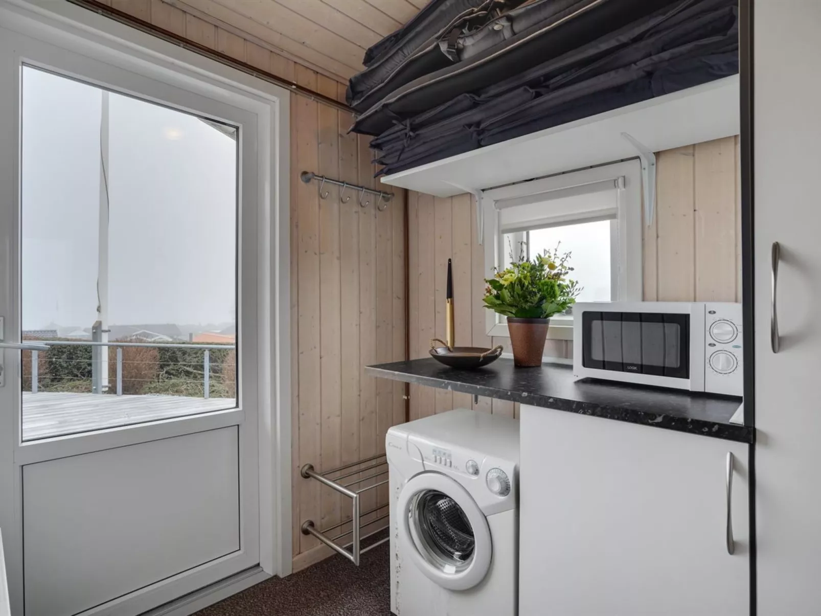 "Ebbeline" - 150m from the sea-Binnen