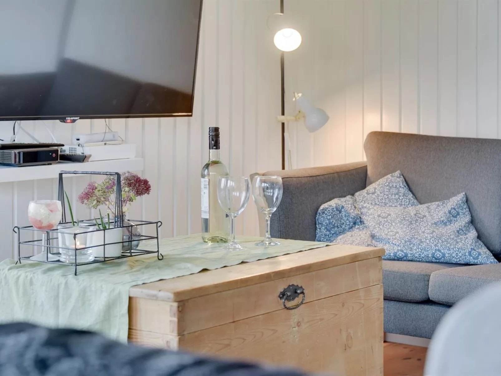 "Roar" - 500m from the sea-Binnen