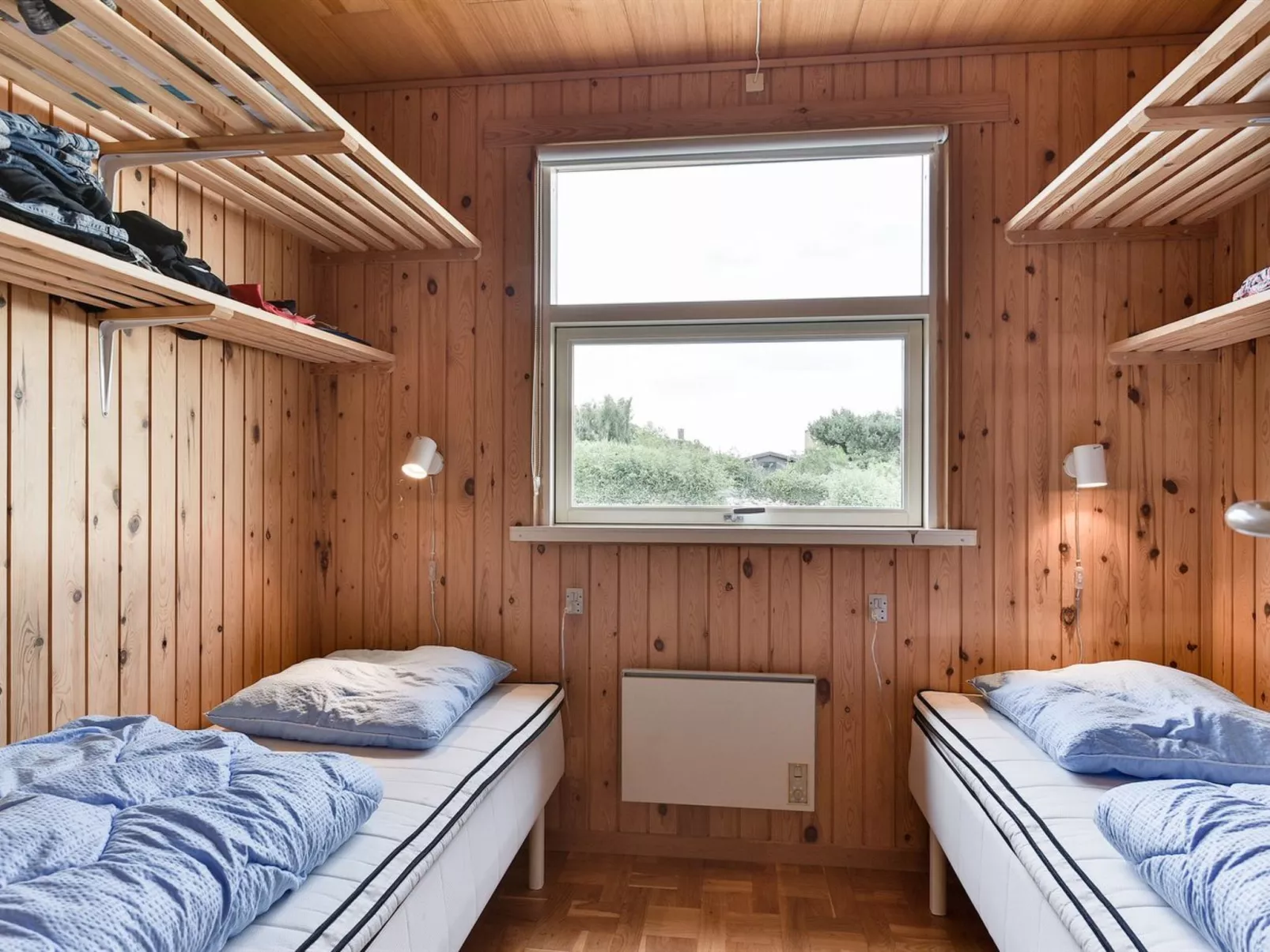 "Miriam" - 300m from the sea-Binnen