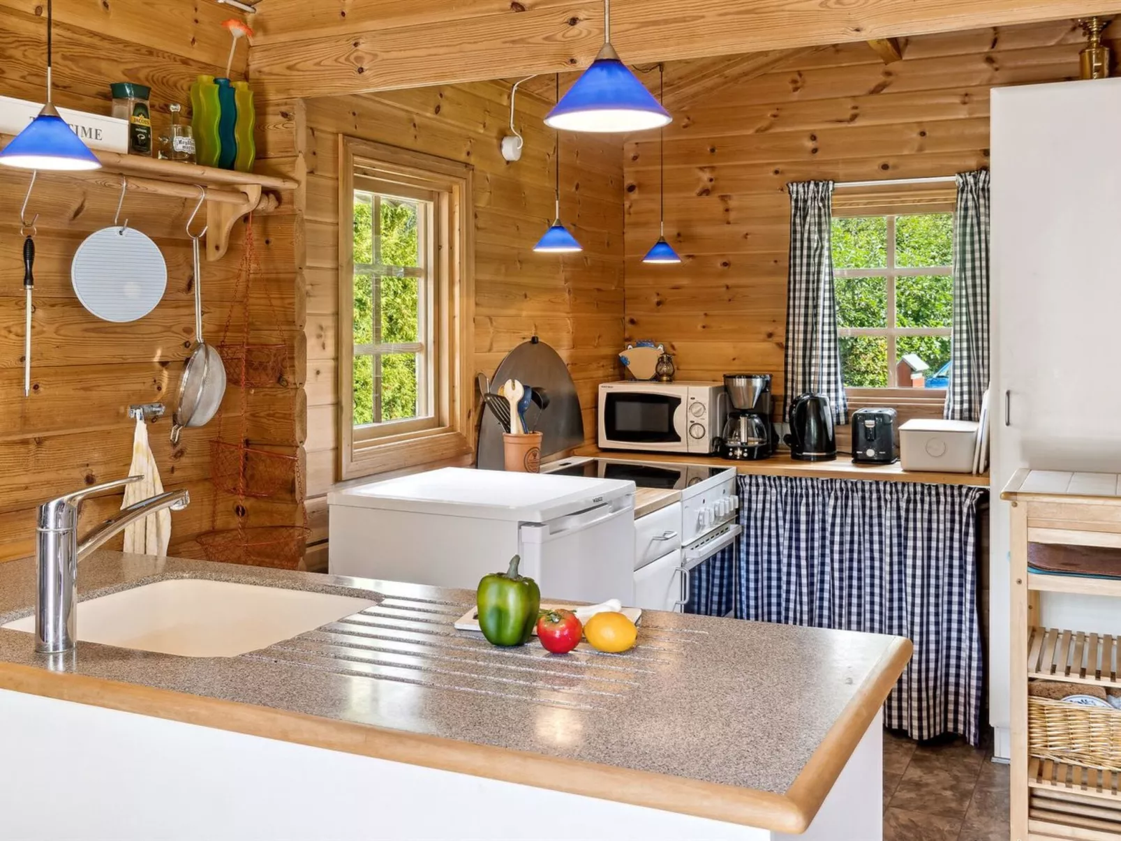 "Tuukka" - 150m from the sea-Binnen