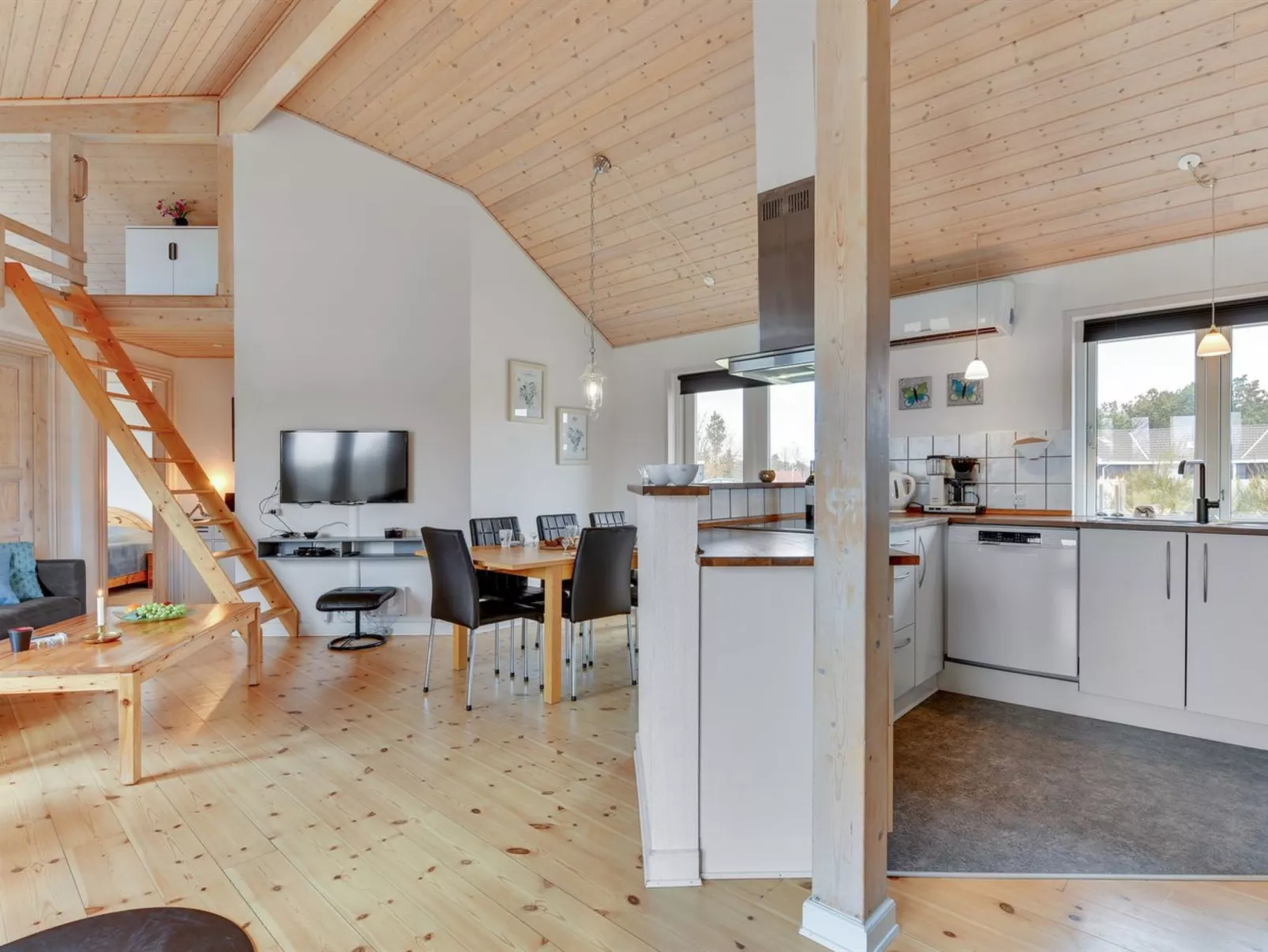 "Karmen" - 300m to the fjord-Binnen