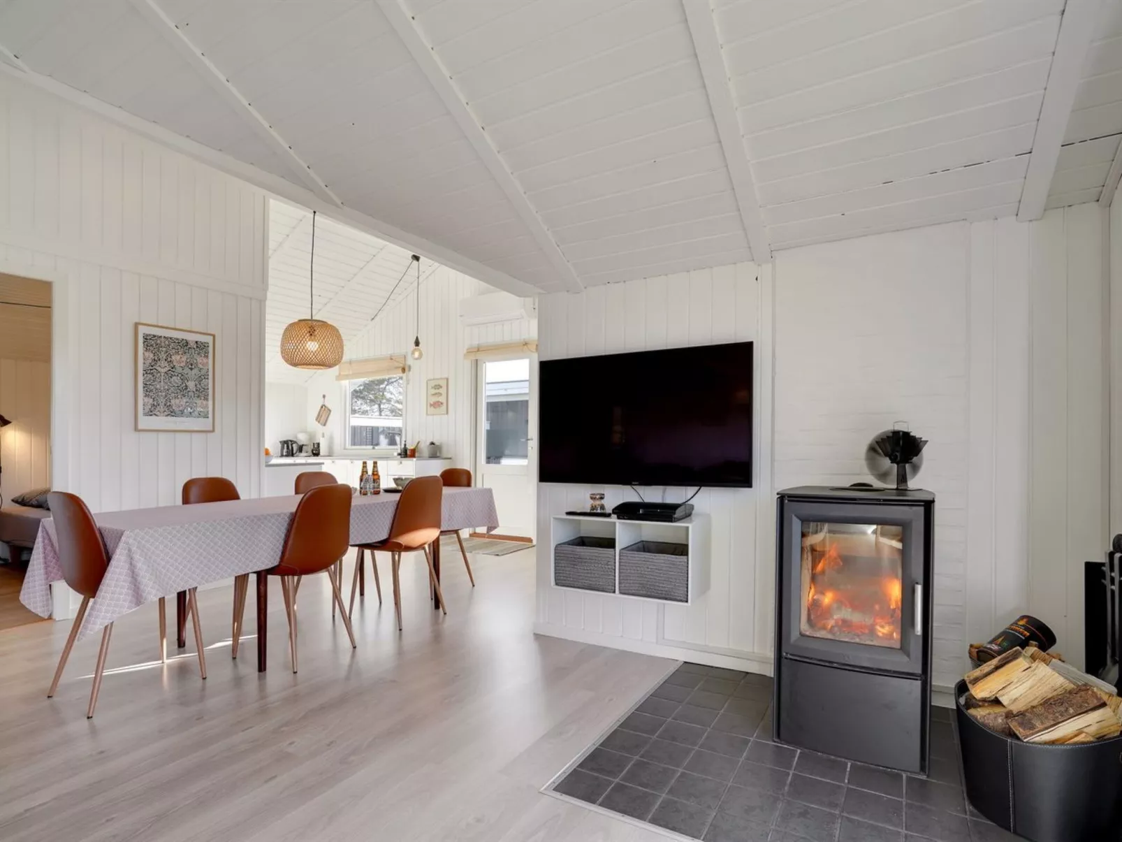 "Ilsi" - 1.5km from the sea-Binnen