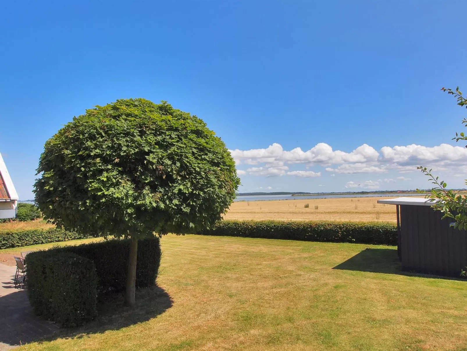 "Spase" - 250m to the fjord-Buiten