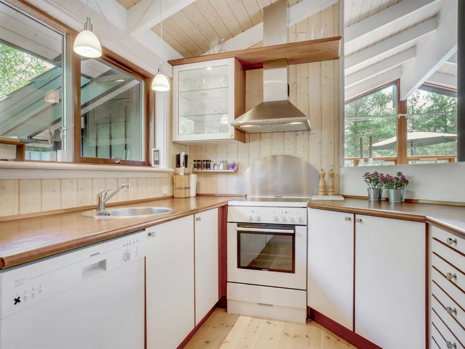 "Mine" - 300m from the sea-Binnen