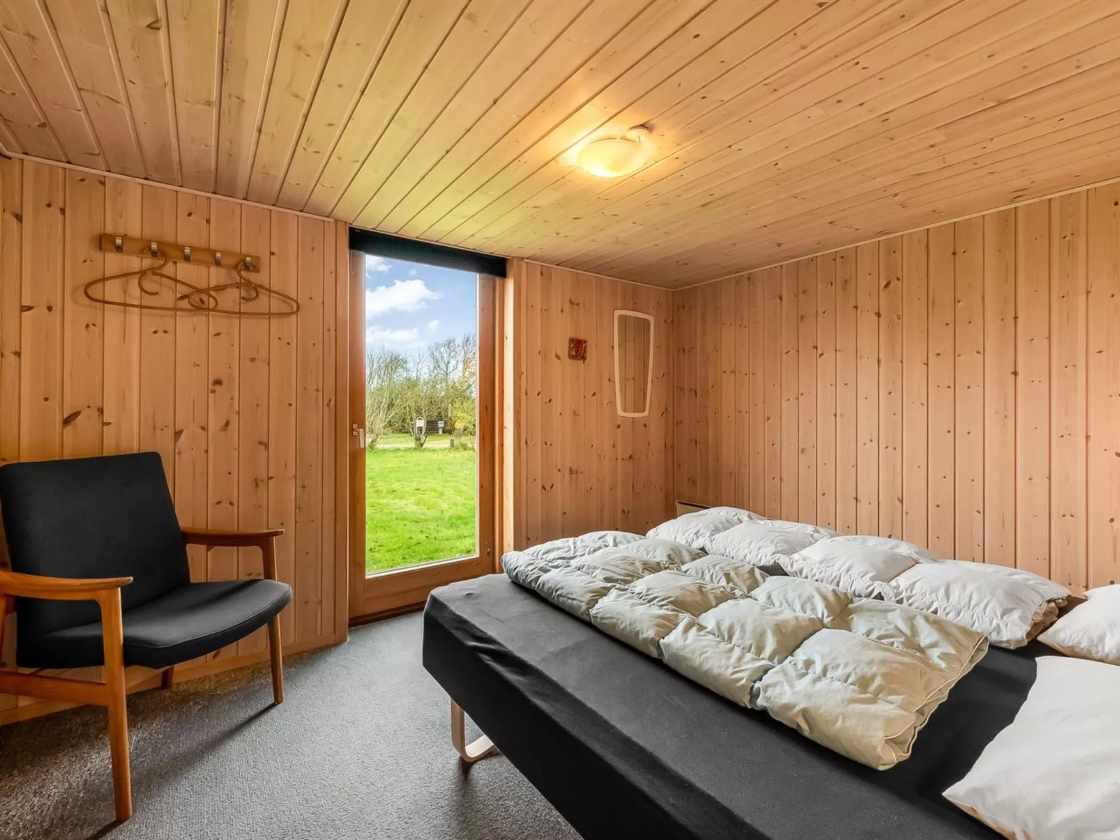 "Scarlet" - 400m to the fjord-Binnen