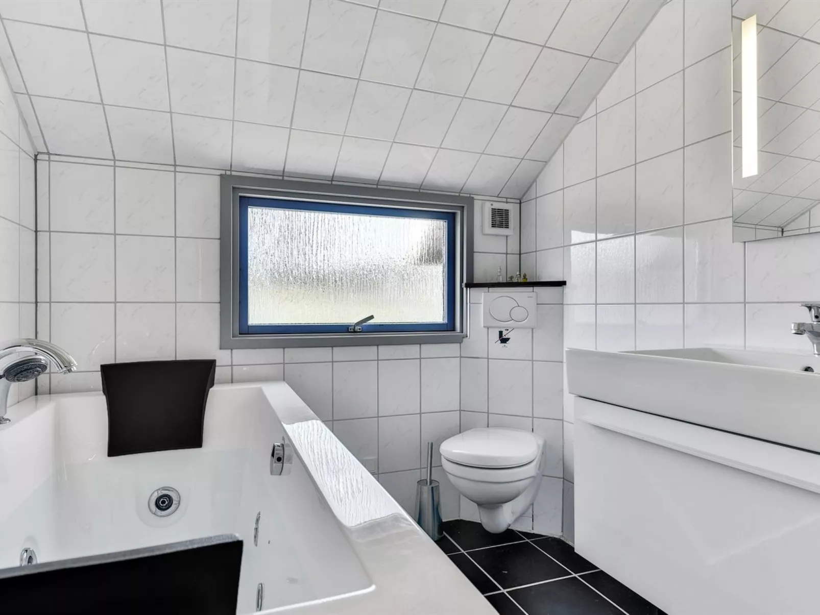 "Katrina" - 50m to the fjord-Binnen