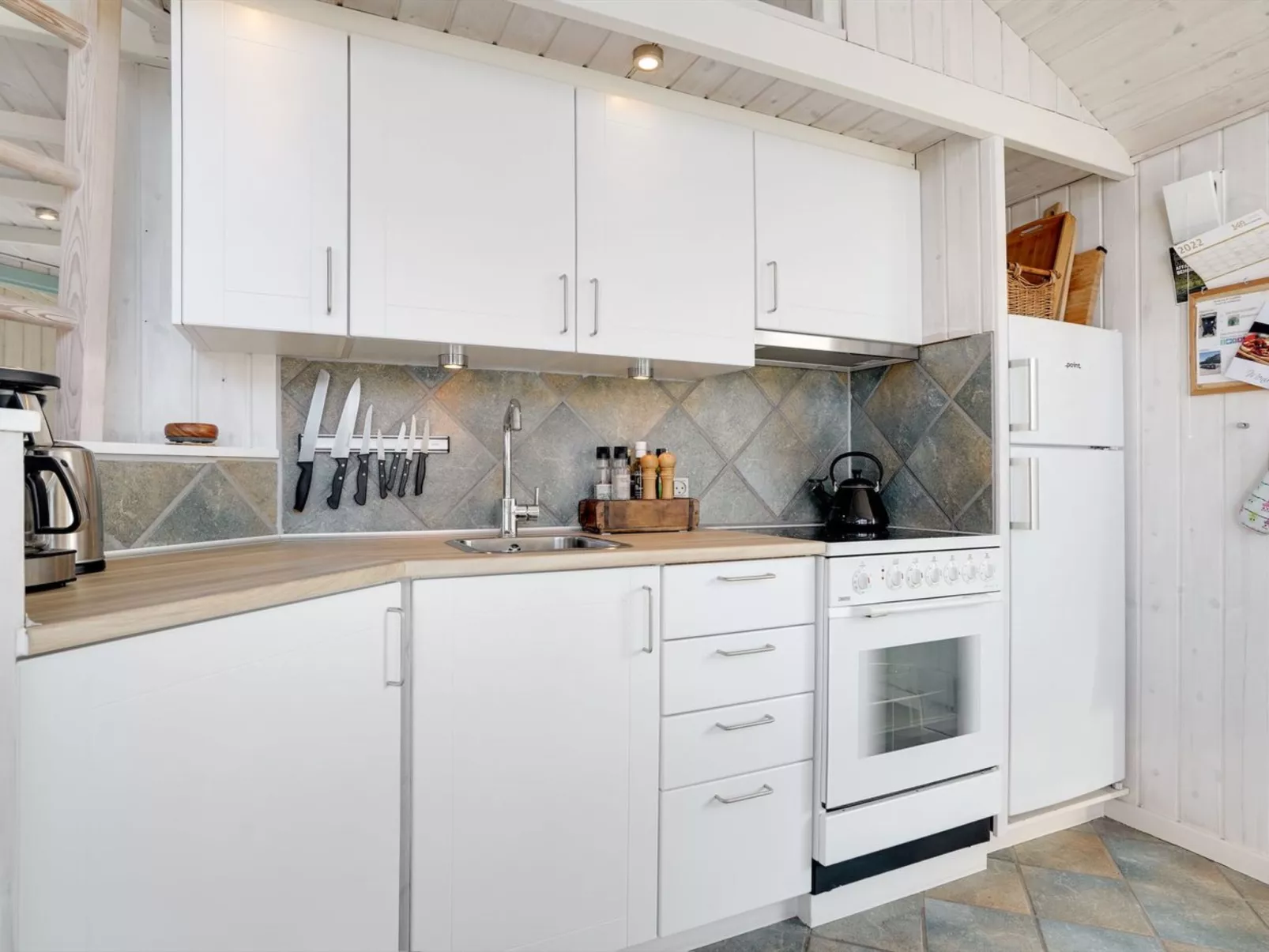 "Yara" - 1km to the fjord-Binnen