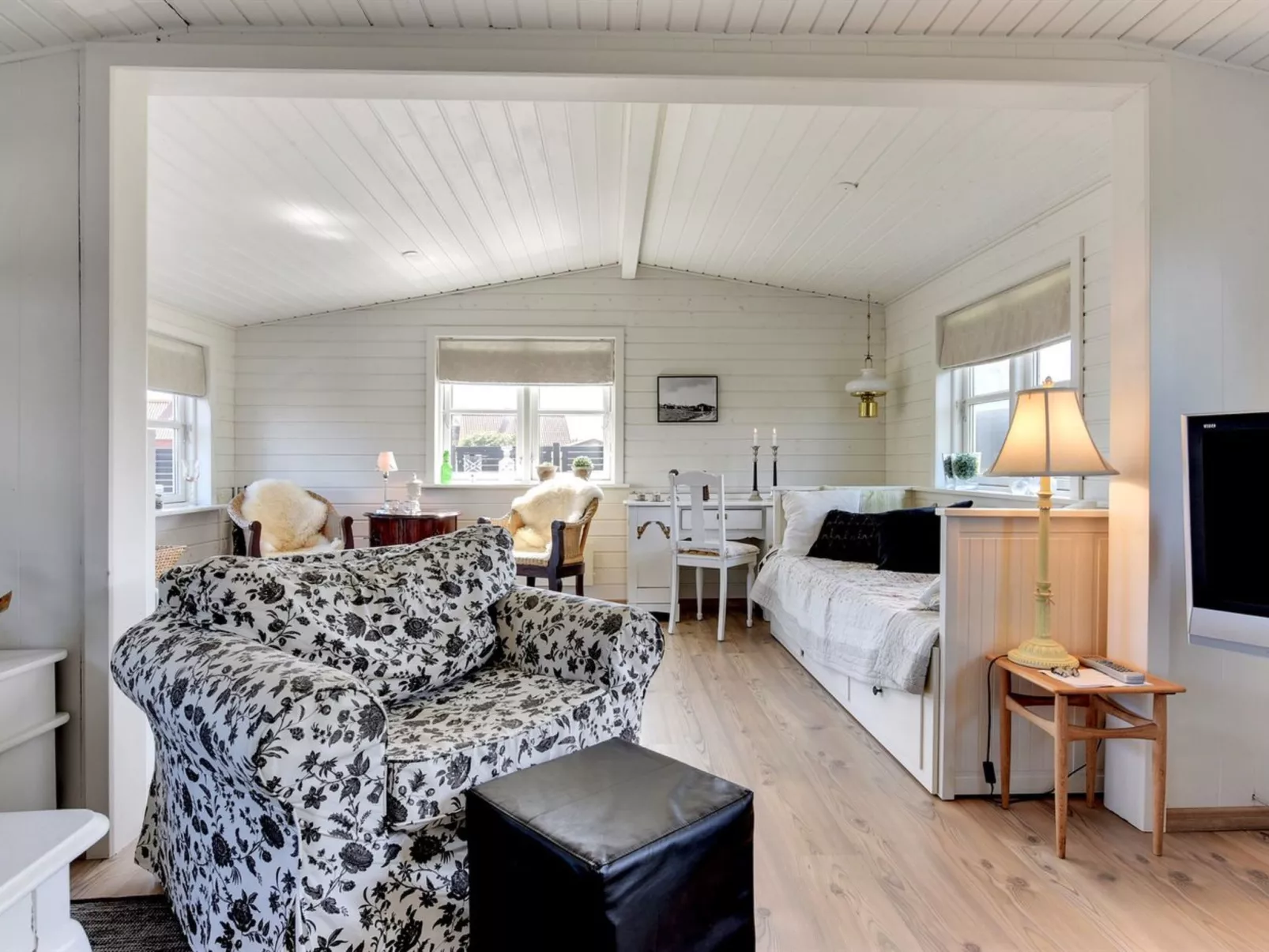 "Anik" - 100m from the sea-Binnen