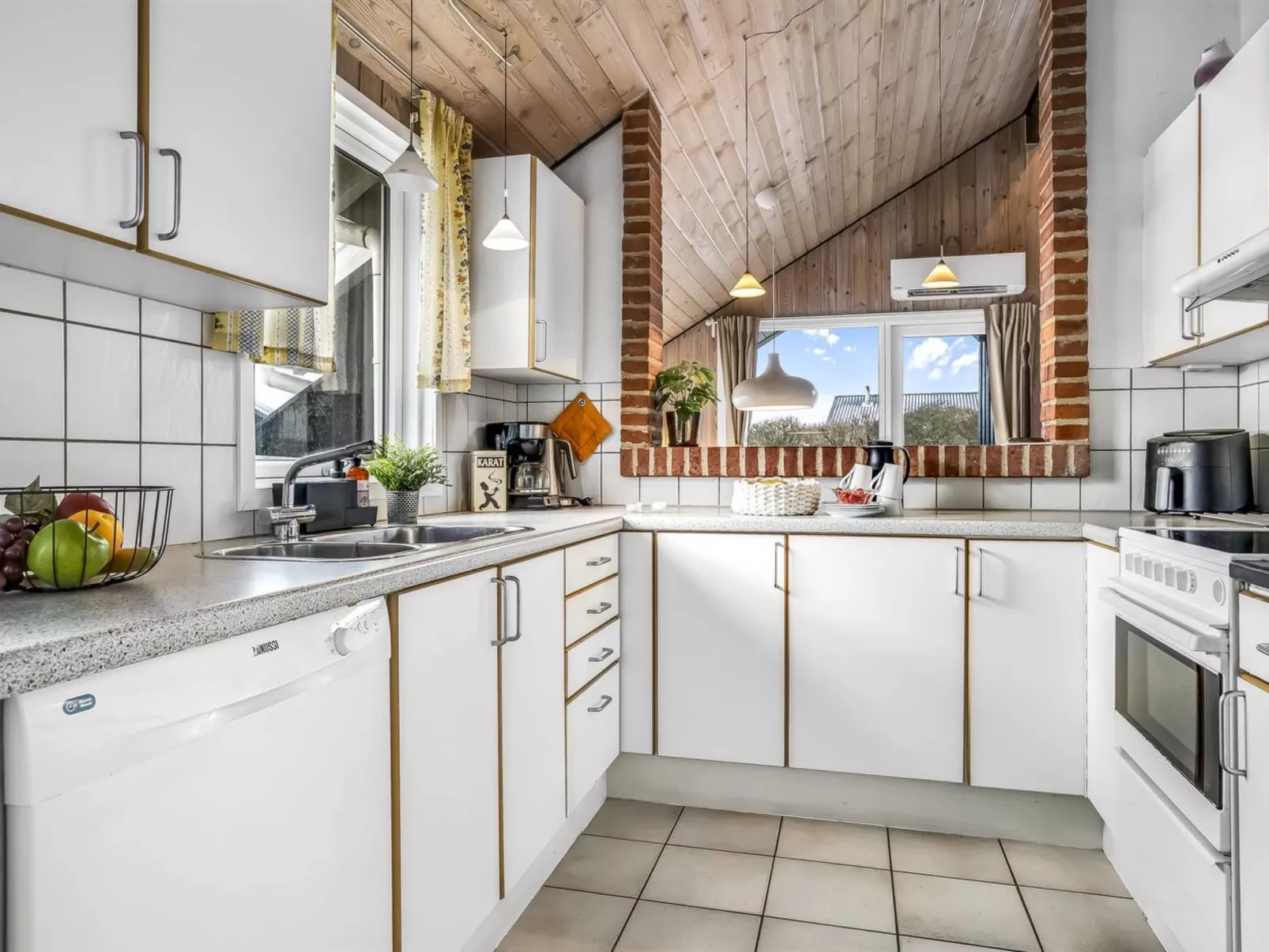 "Iida" - 100m from the sea-Binnen