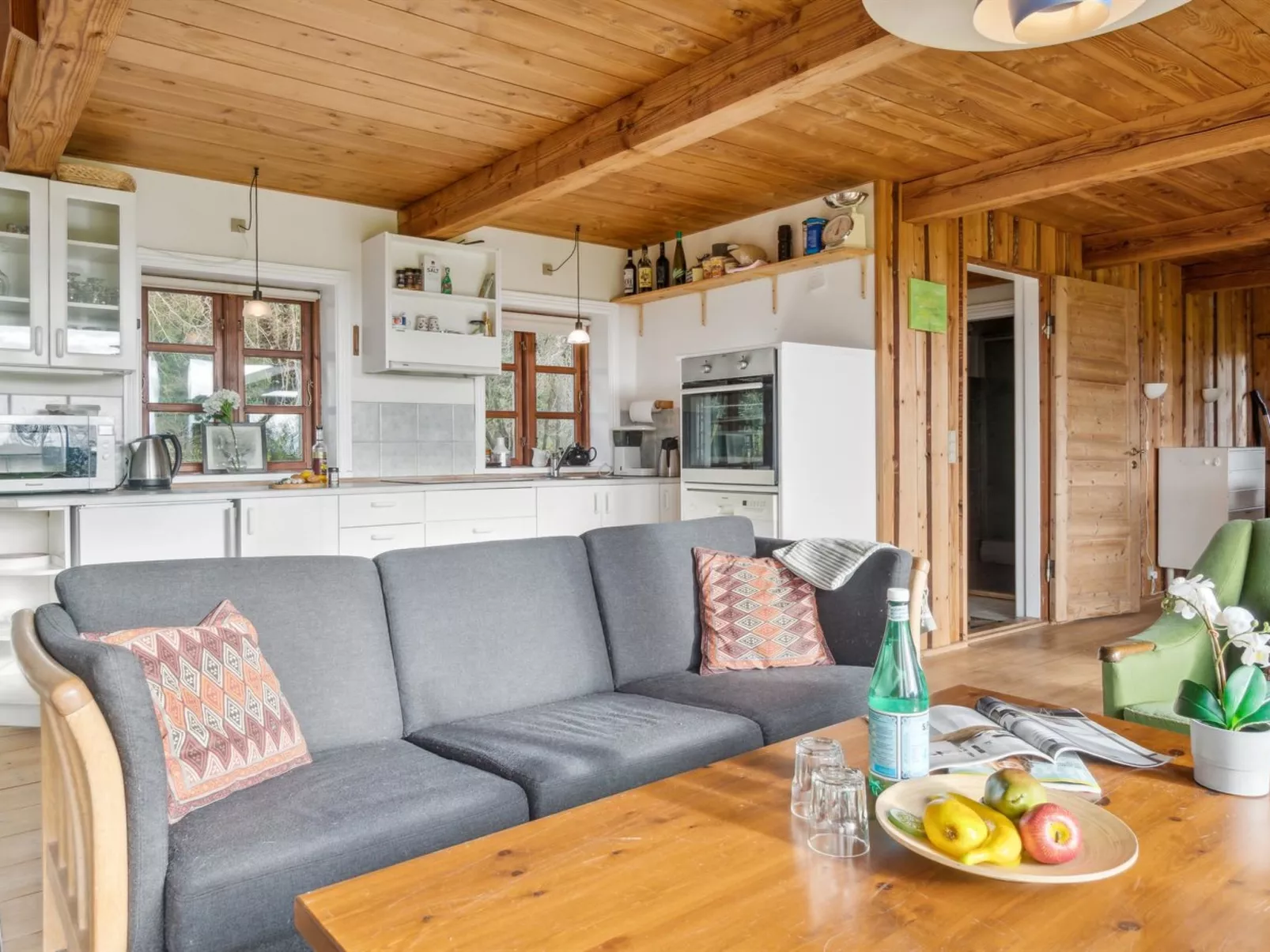 "Thana" - 8km from the sea-Binnen