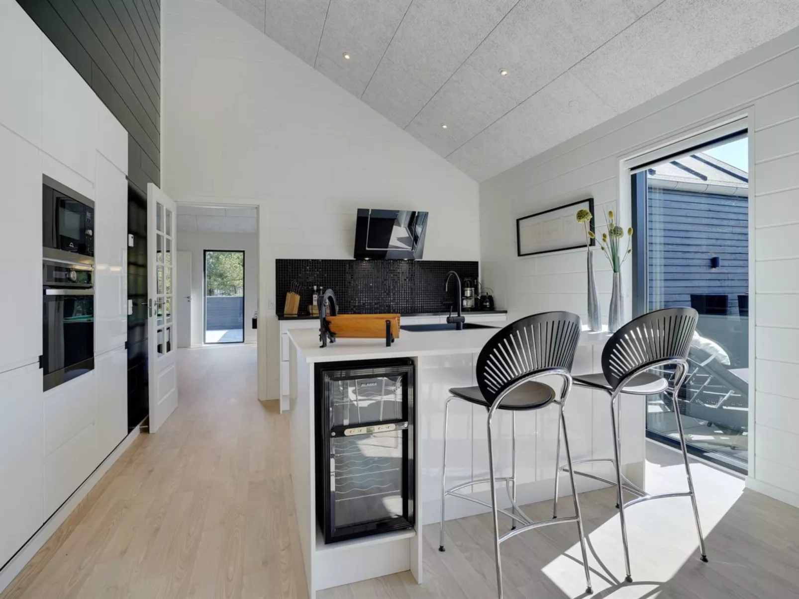 "Henrikke" - 500m to the fjord-Binnen