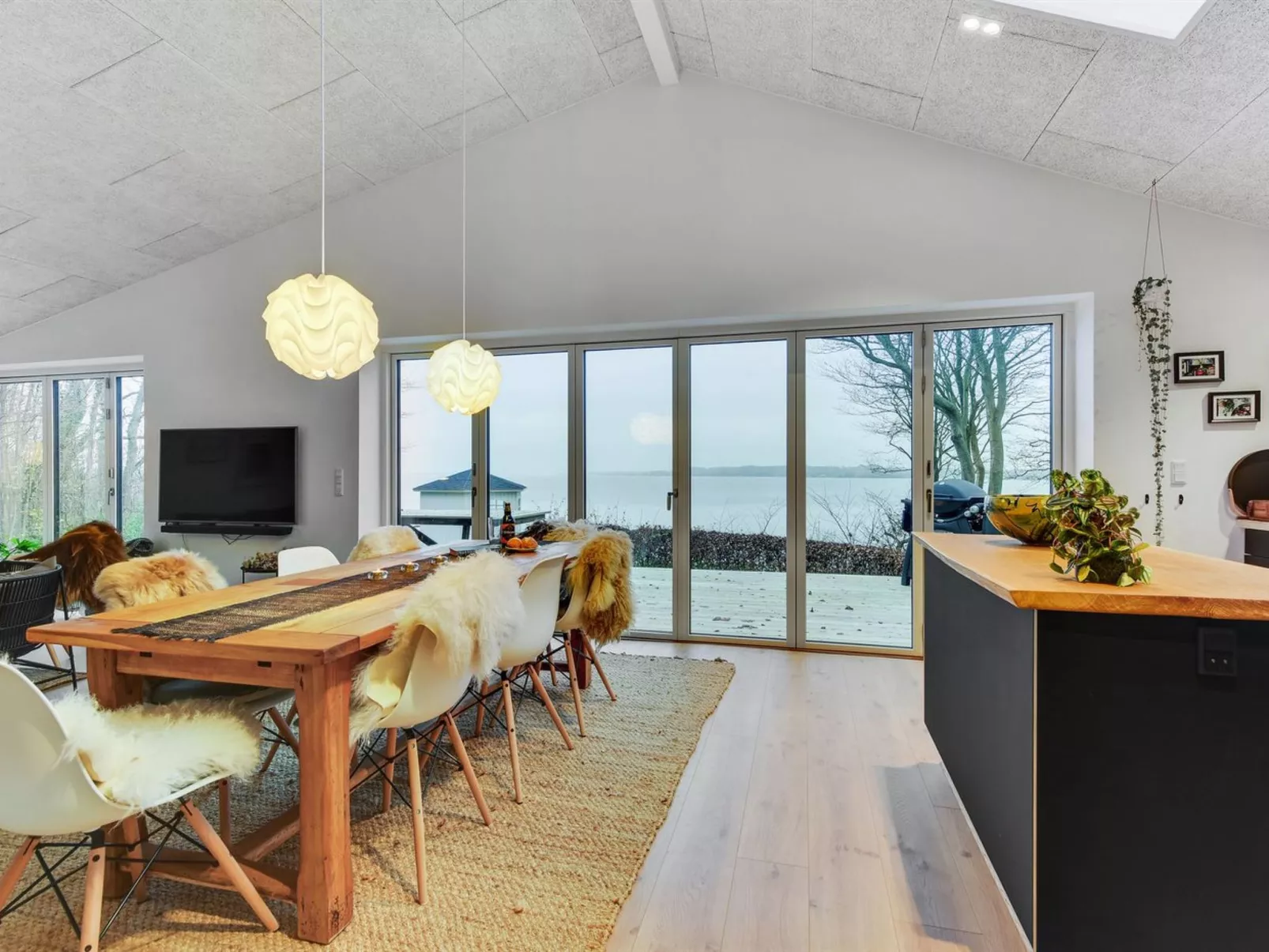 "Lika" - 25m to the fjord-Buiten