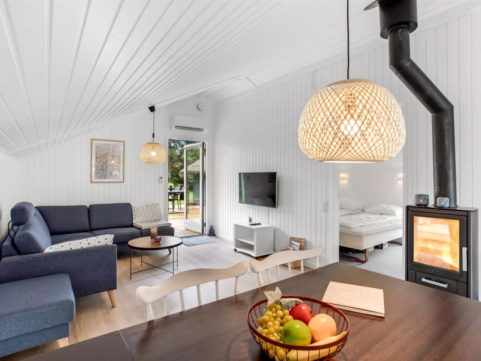 "Frender" - 800m to the fjord-Binnen