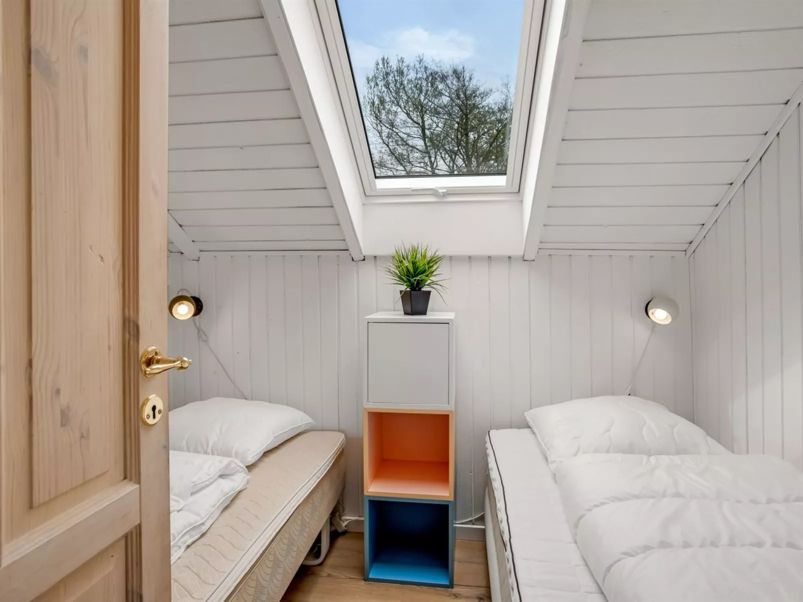 "Anu" - 300m to the fjord-Binnen