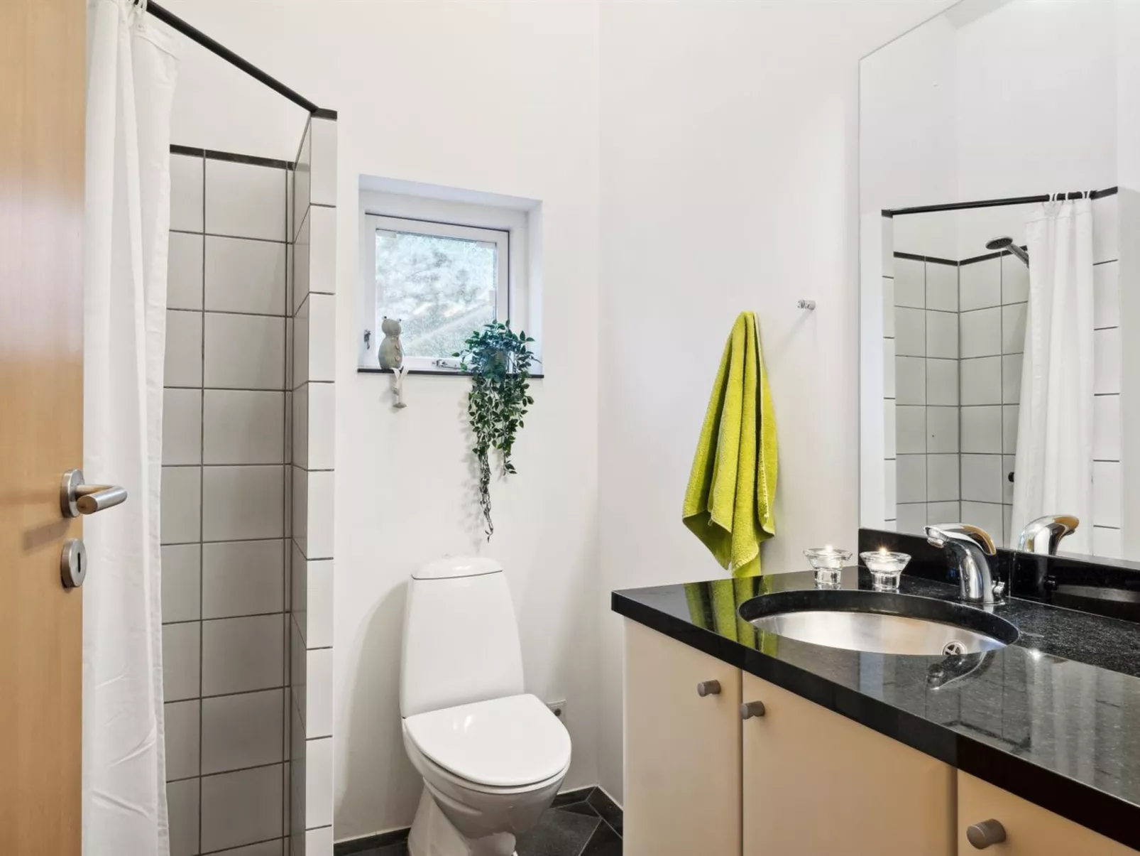 "Guri" - 600m to the fjord-Binnen