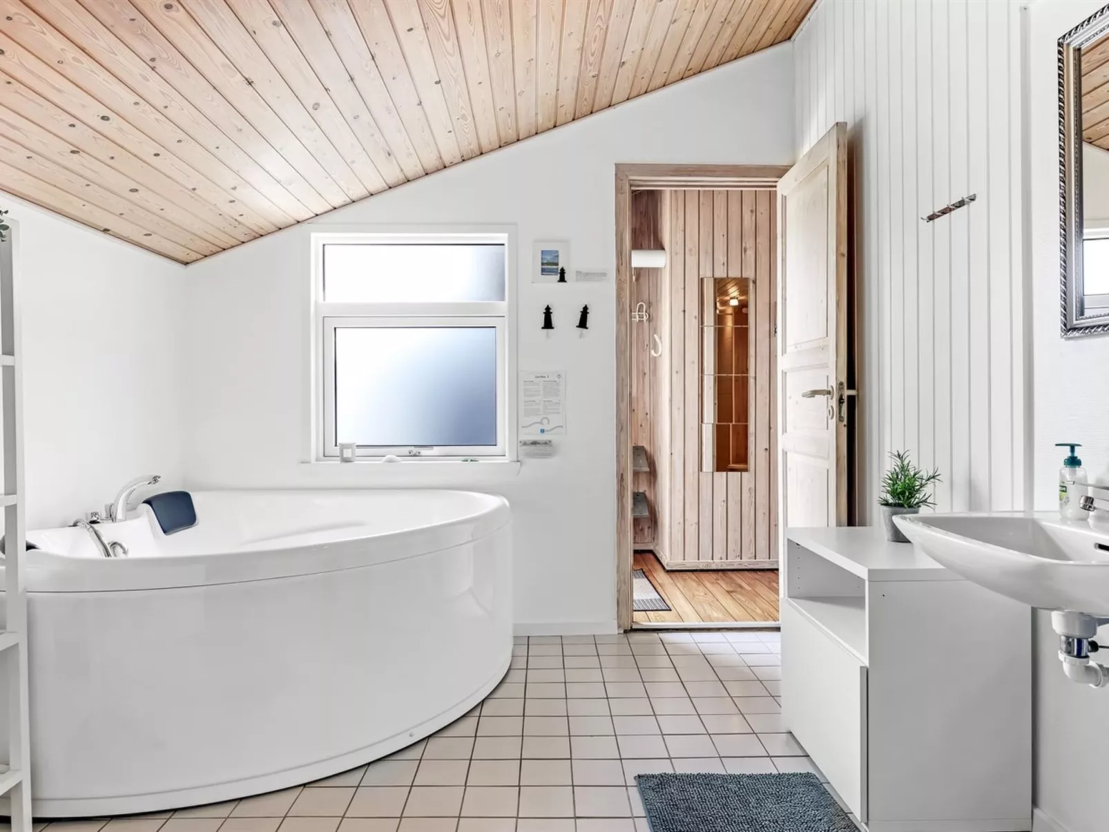 "Arild" - 300m from the sea-Binnen