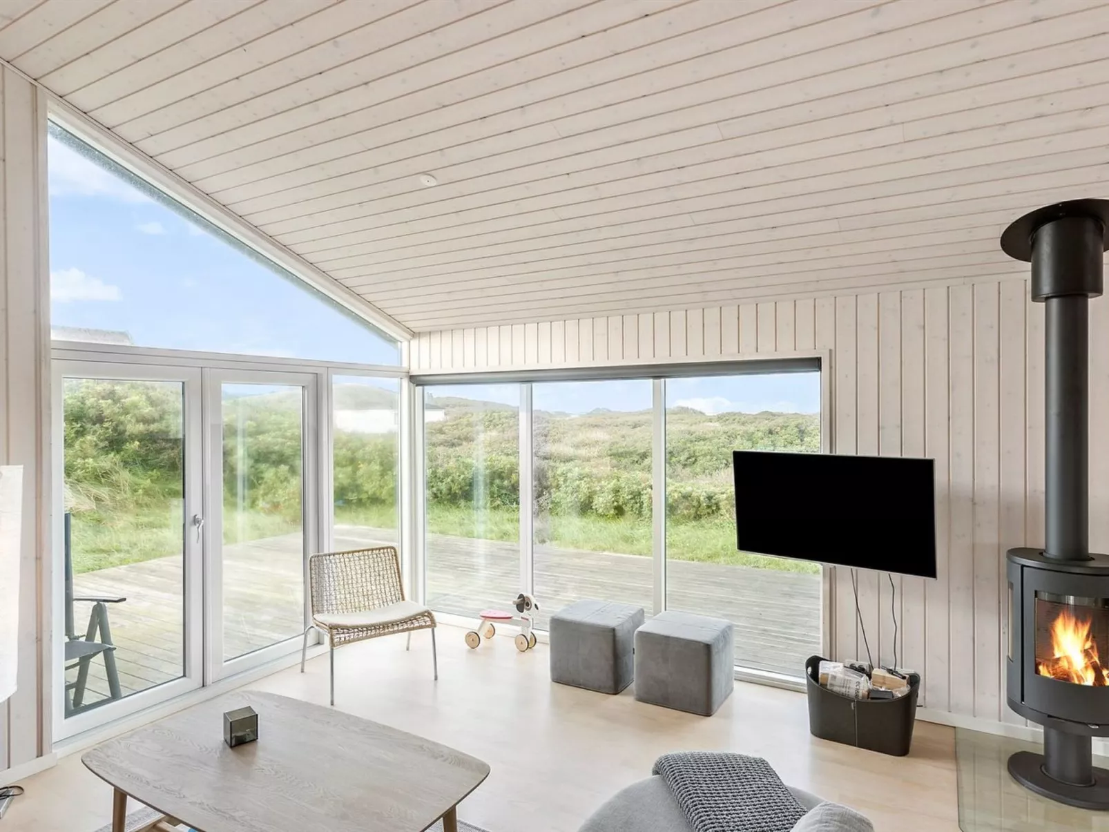 "Mirla" - 50m from the sea-Binnen