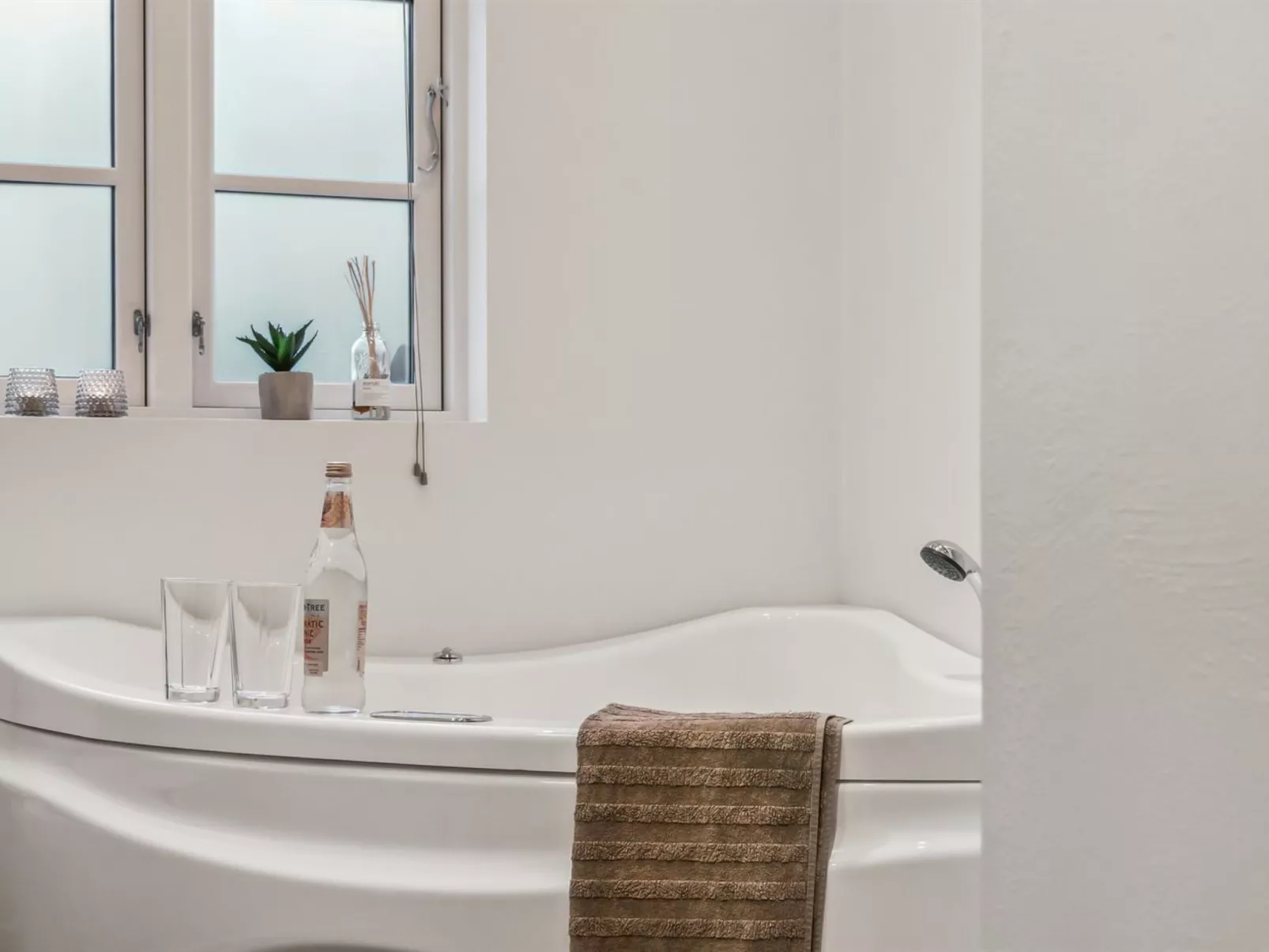 "Svante" - 600m from the sea-Binnen