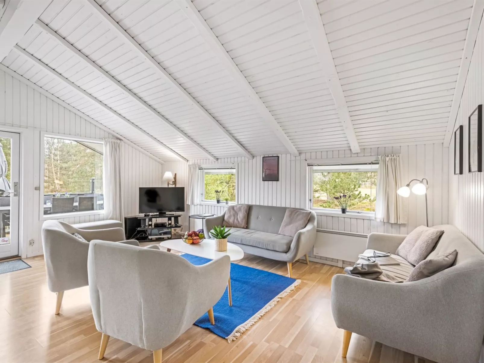 "Orm" - 2.3km from the sea-Binnen