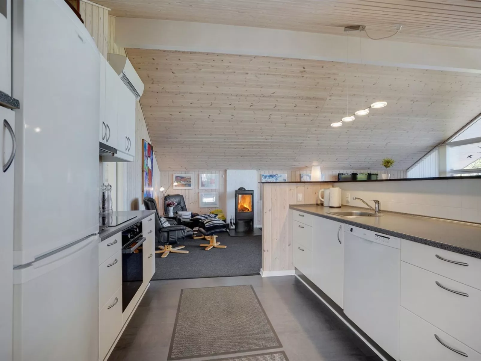 "Saila" - 500m to the fjord-Binnen