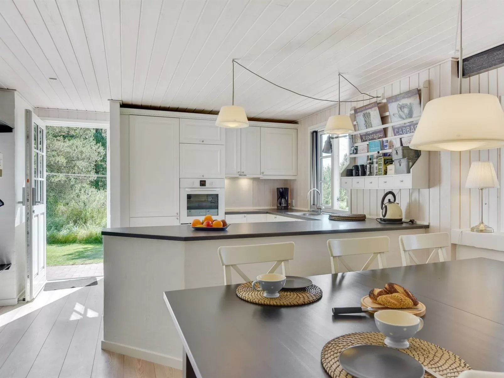 "Raili" - 1.5km from the sea-Binnen