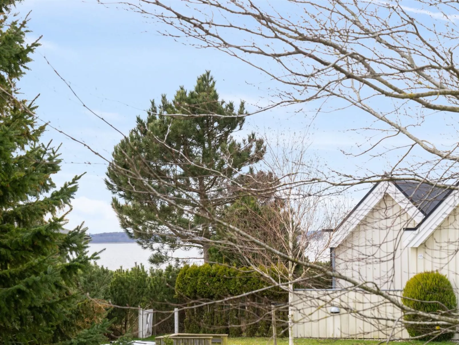 "Ama" - 200m to the fjord-Buiten