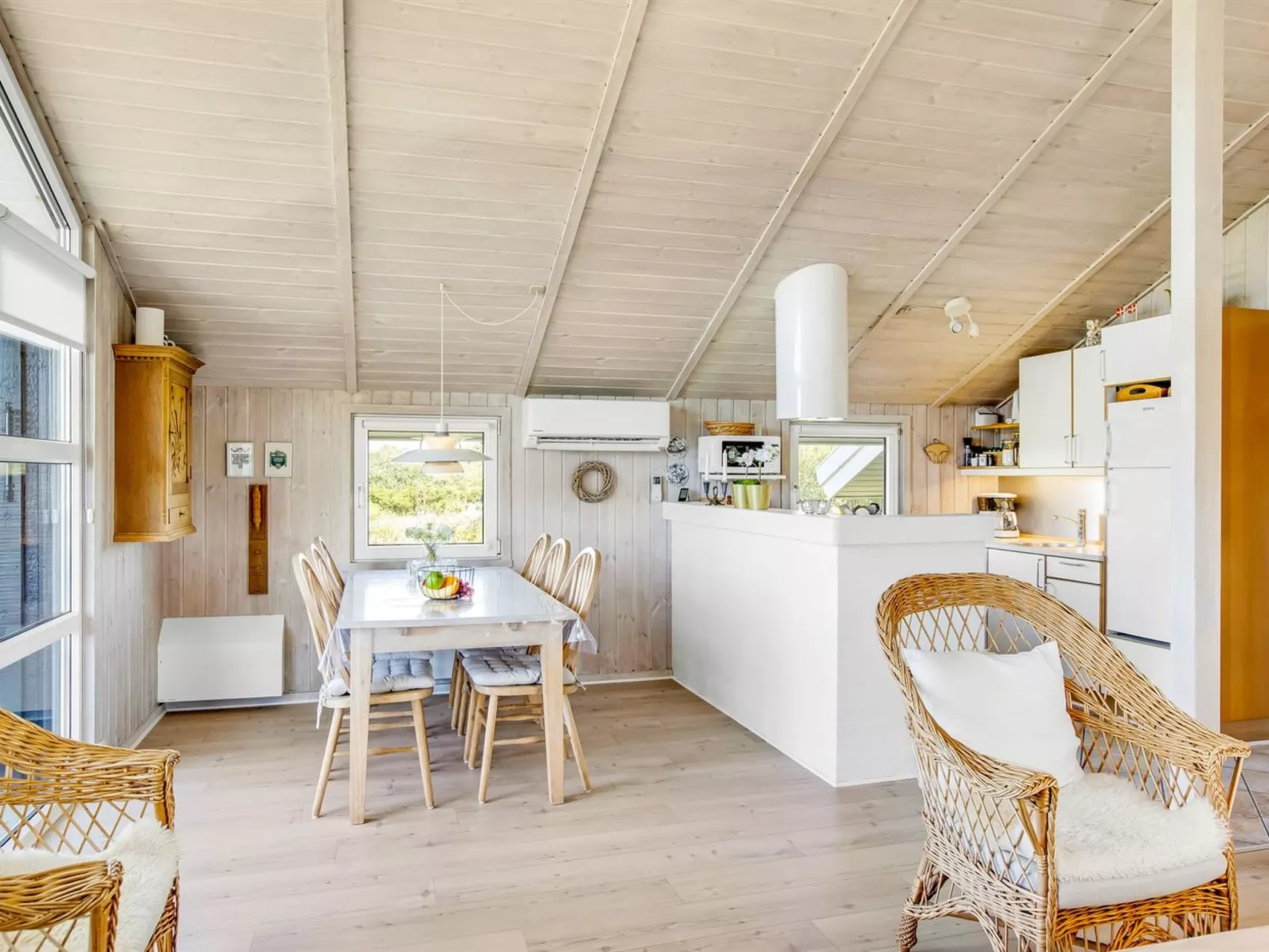 "Hariet" - 300m from the sea-Binnen